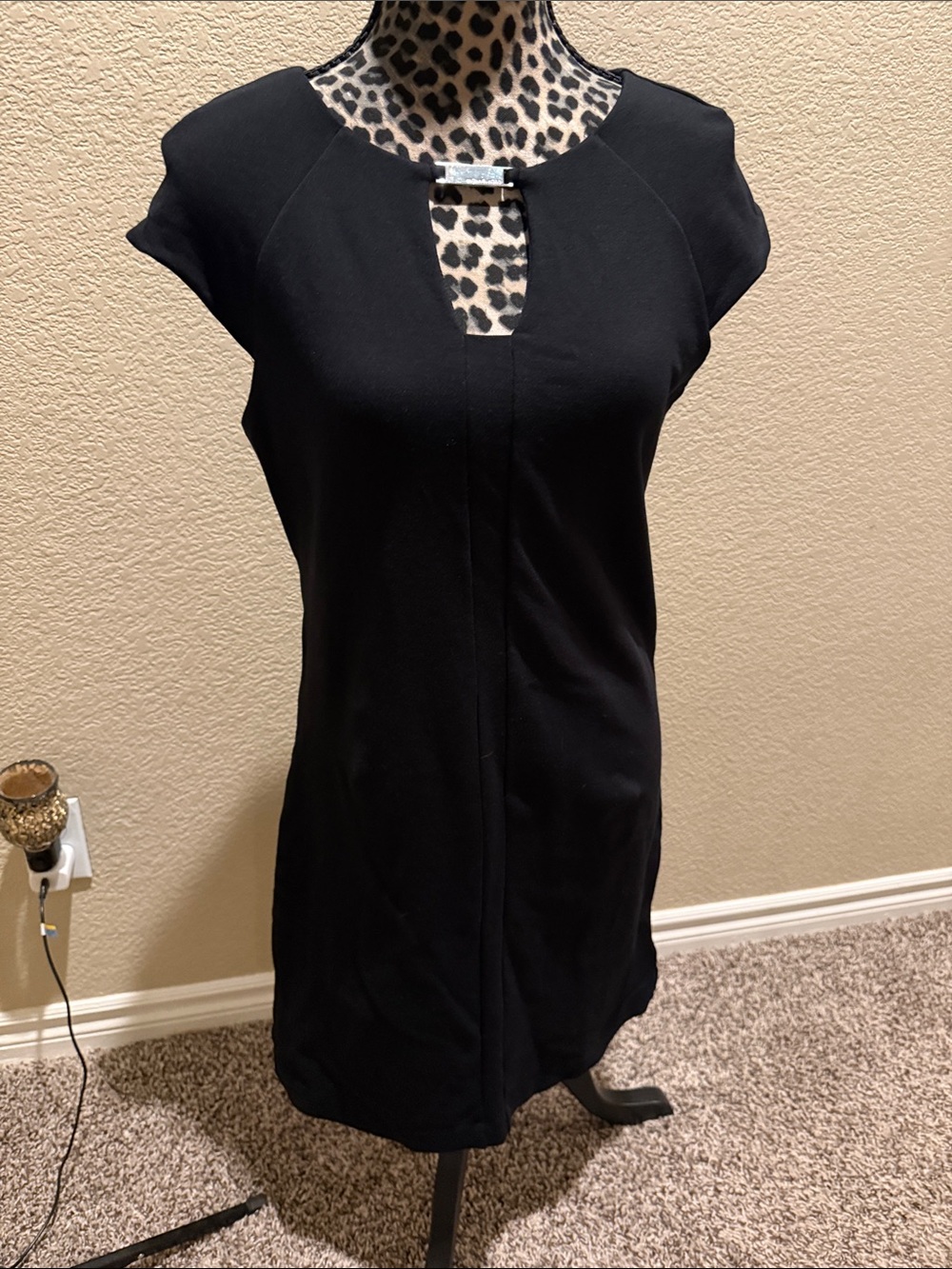 Michael Kors Black Cap-Sleeve Keyhole Shift Dress
